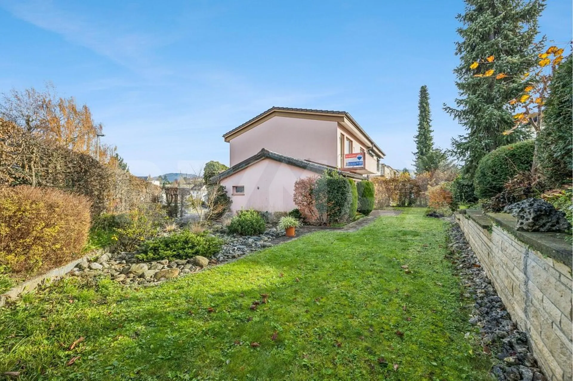 Renovationsbedürftiges Doppeleinfamilienhaus mit viel Potential