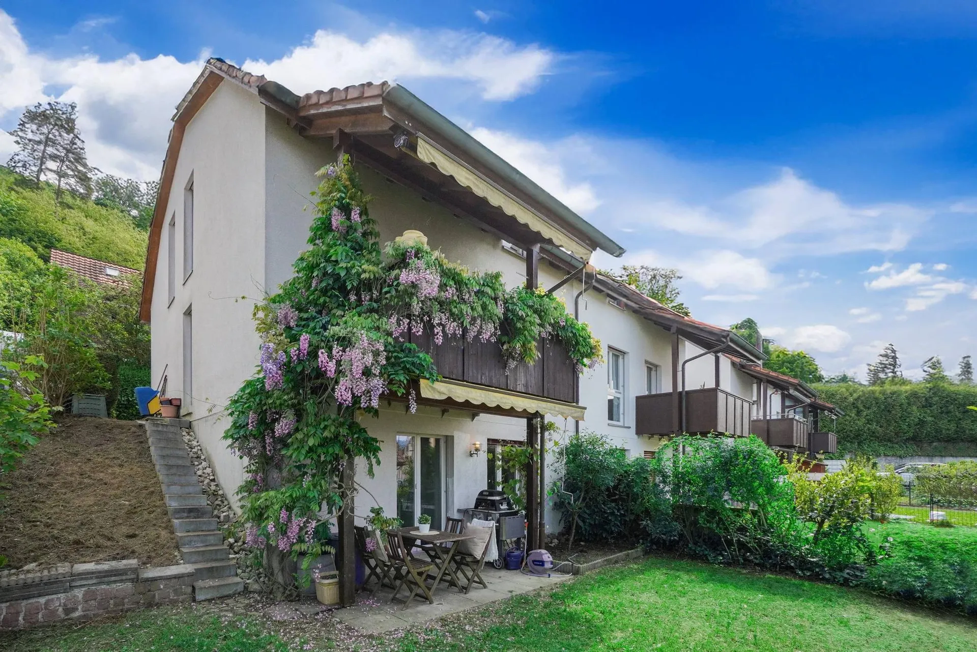 GEPFLEGTE 6.5 ZIMMER DOPPELHAUSHÄLFTE MIT GARTEN UND BALKON