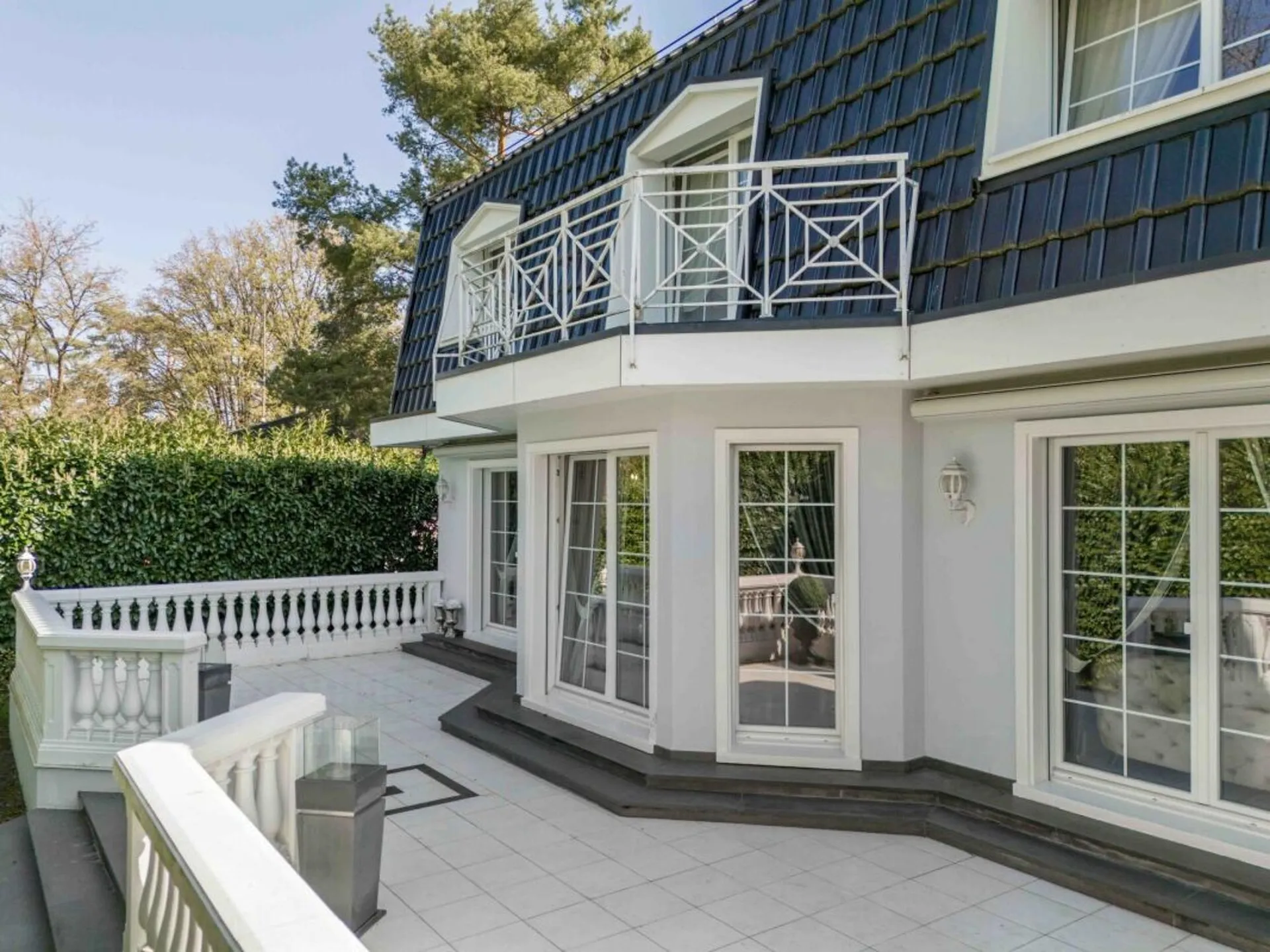Elegantes Landhaus mit grosszügigen Nebenflächen