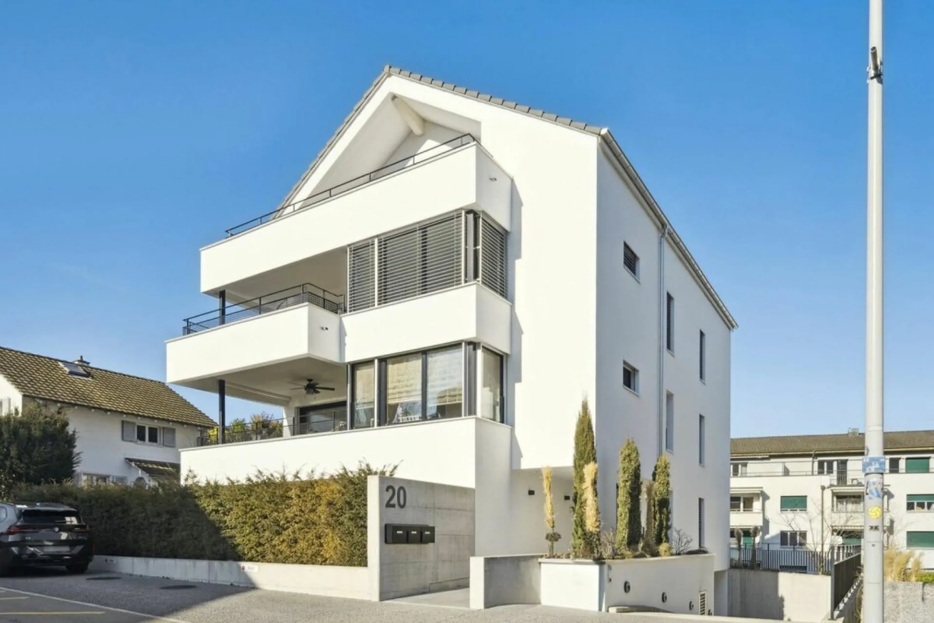 Neubau: Exklusive 3.5-Zimmer-Gartenwohnung mit grosszügigem Gartenanteil und Einstellplatz