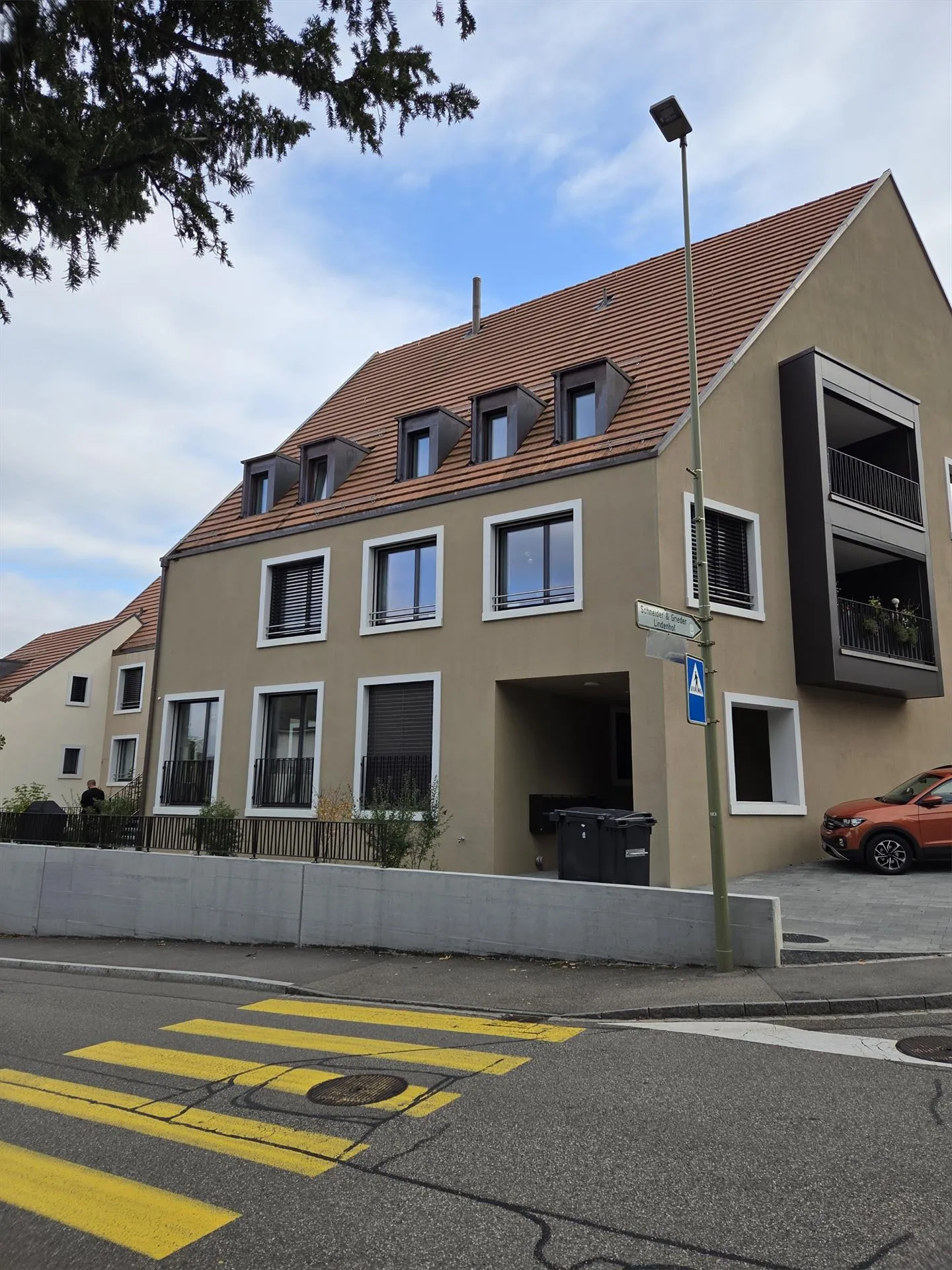 Zentralgelegene, moderne 2.5 Zimmerwohnung in Pfeffingen