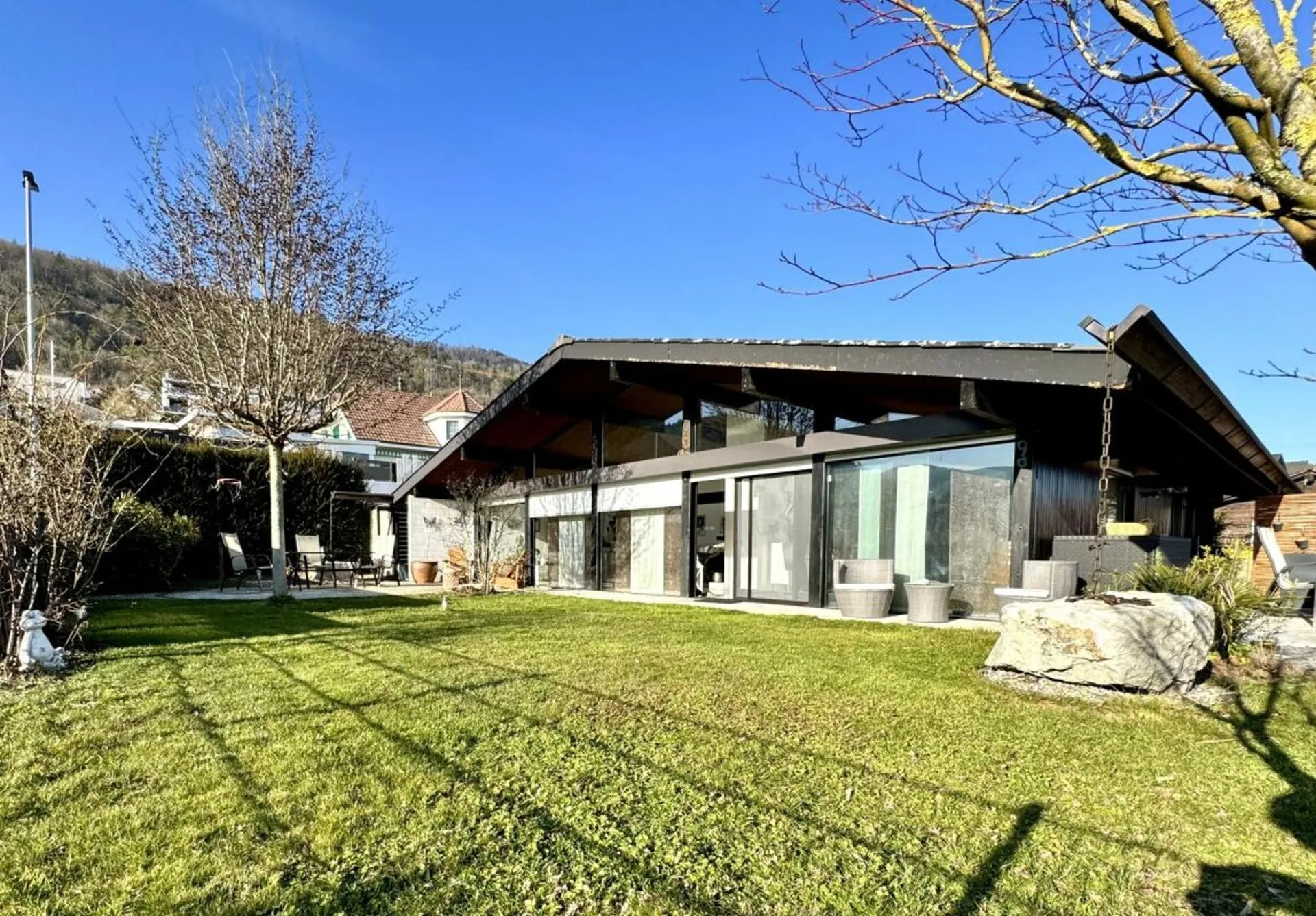 6.5 Zimmer Einfamilienhaus mit sehr grosser Garage