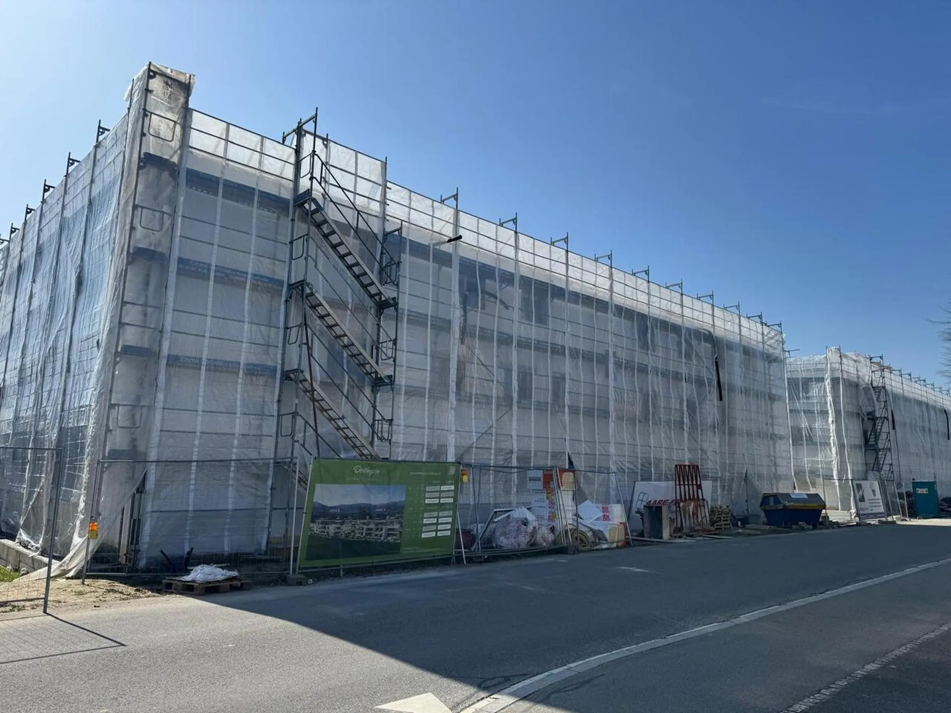 4.5 Z.-Wohnung OG, 125m2 Netto Wohnfläche, 23.5m2 gedeckter Sitzplatz
