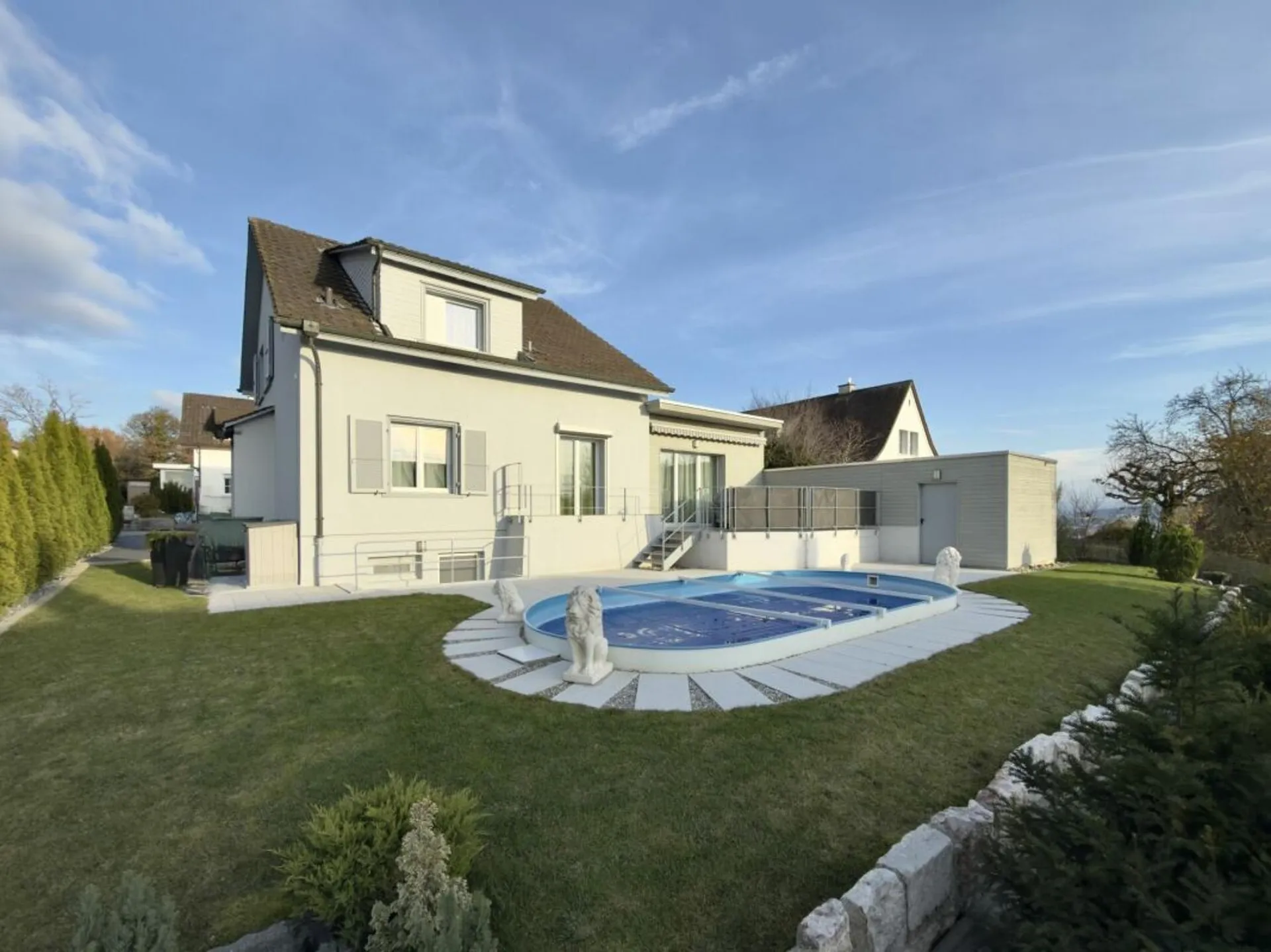 IHR TRAUMHAUS IN RUHIGER LAGE MIT POOL UND ALPENBLICK