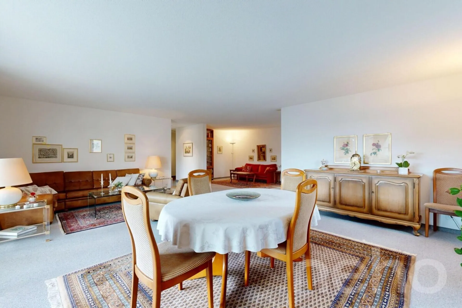 Grosszügige und helle Wohnung an top Lage