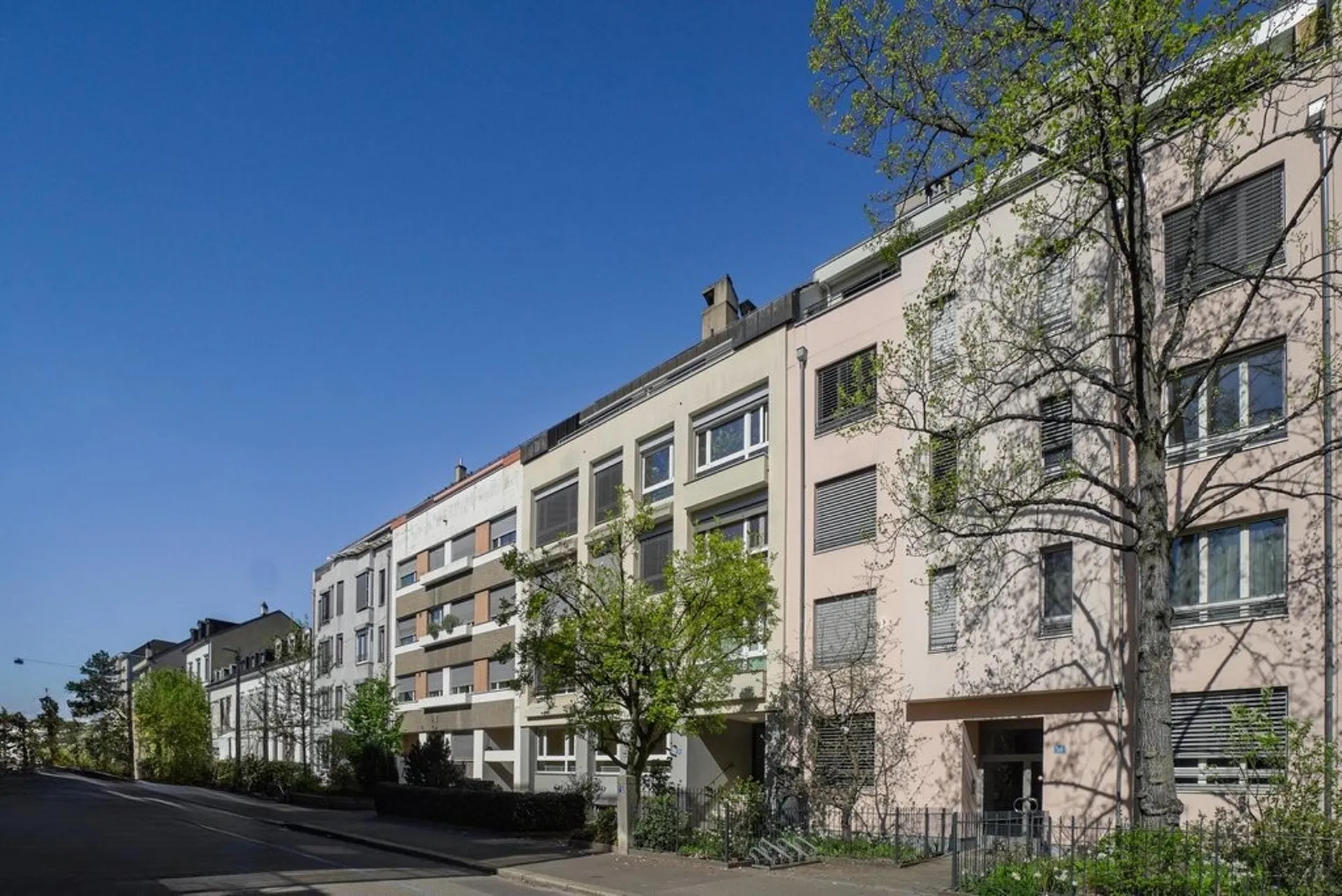 Moderne Wohnung an bevorzugter Lage mit Gartensitzplatz!