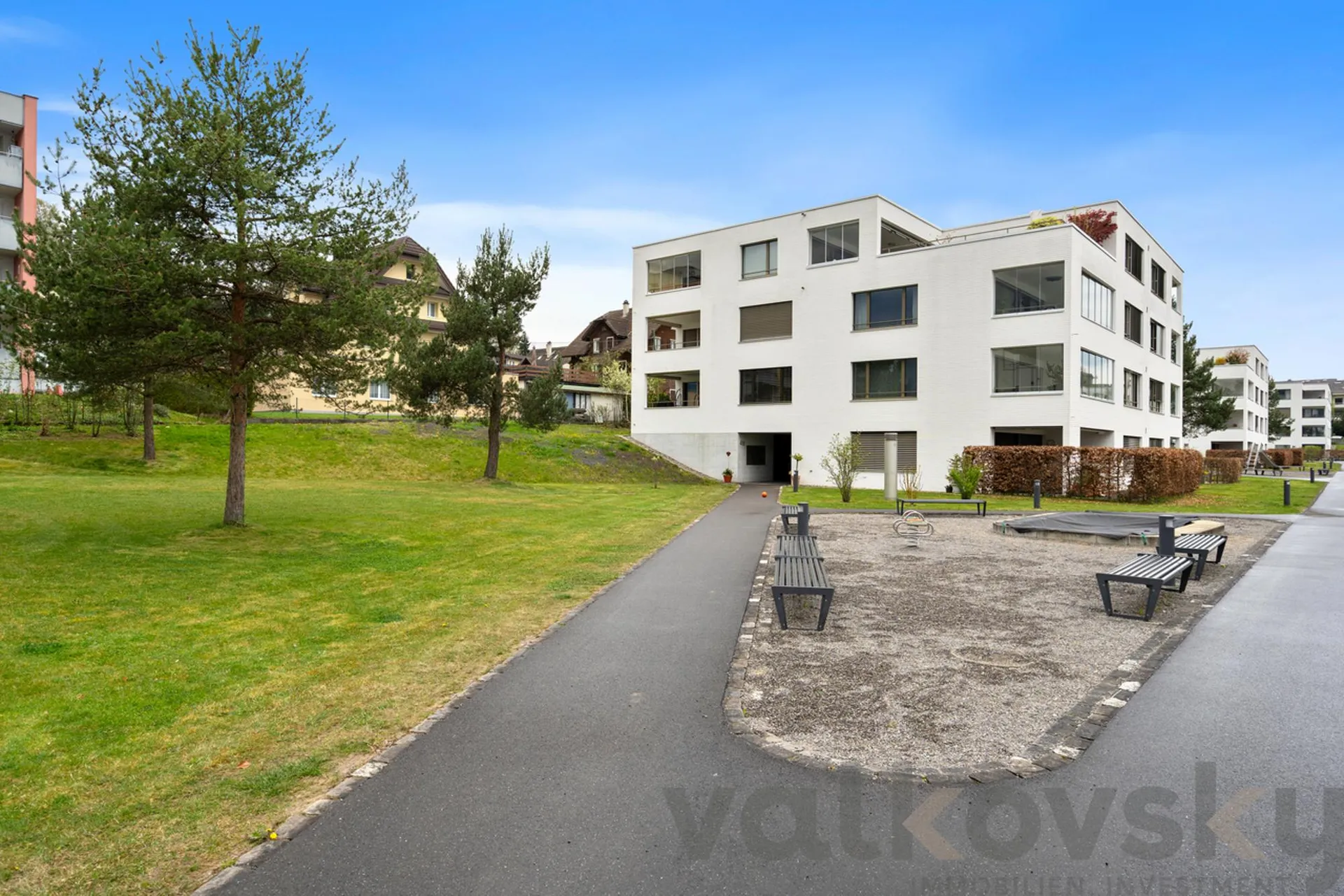 Grosse Neuwertige Wohnung