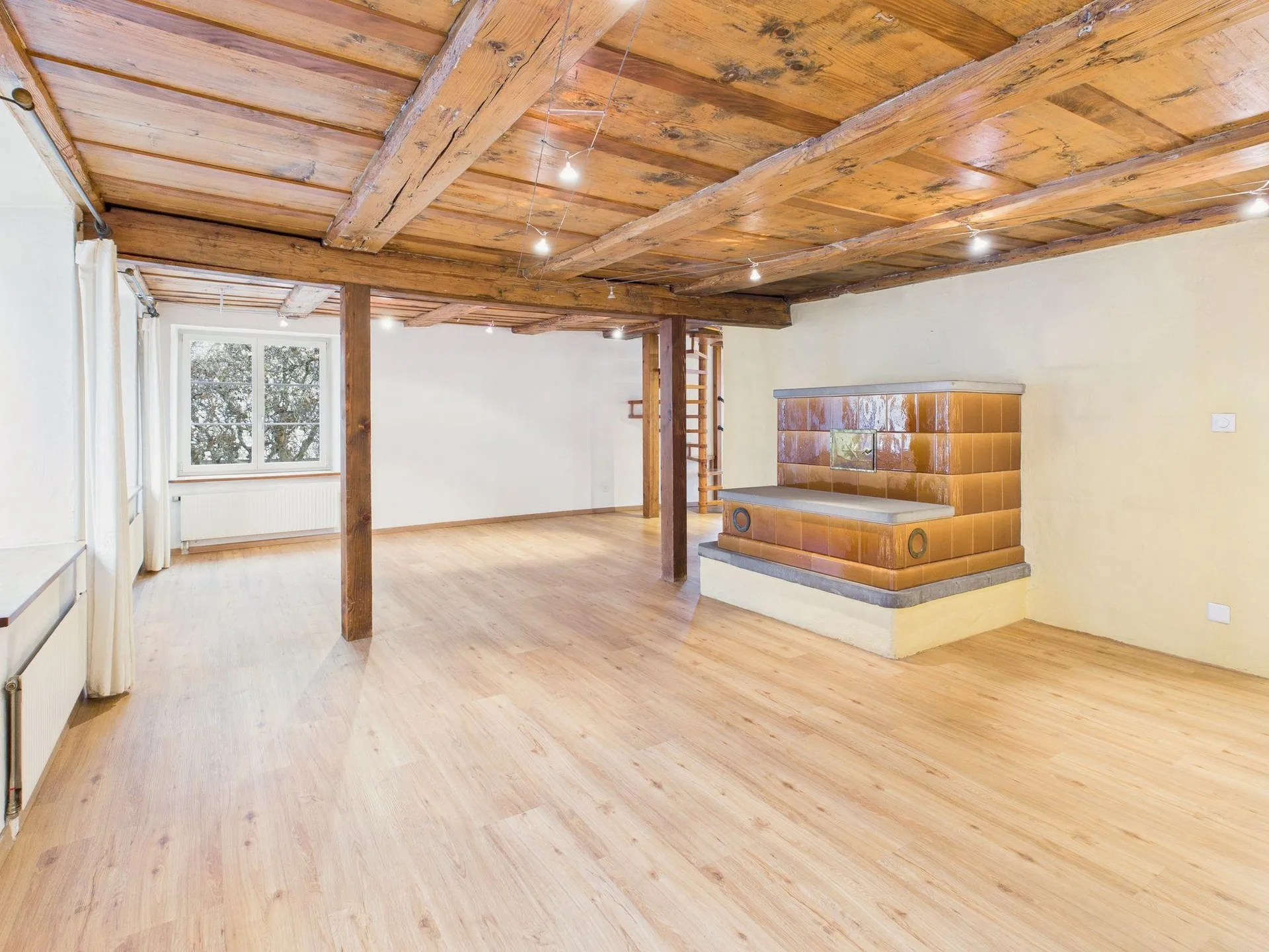 Historisches 8.5-Zimmer-Bauernhaus mit Charme, Pferdestall und grossem Garten in Attiswil