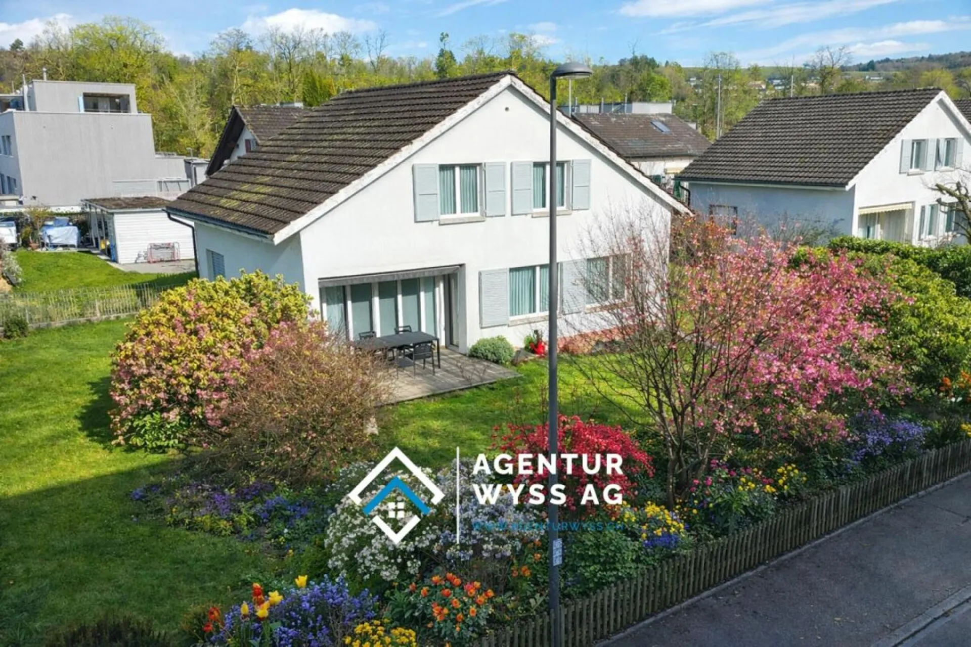 Freistehendes Zuhause mit viel Platz rund ums Haus