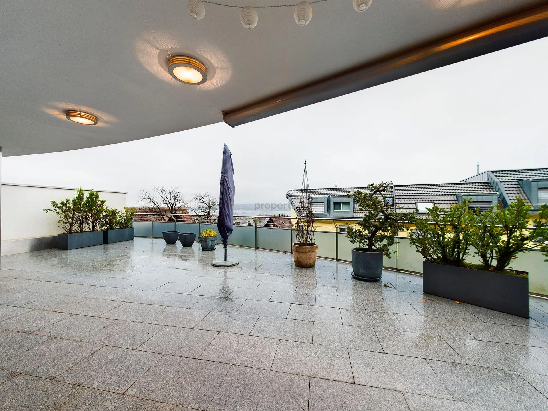 Elegante 3.5-Zimmer-Terrassenwohnung mit Seesicht und hochwertigem Innenausbau in Pfäffikon SZ