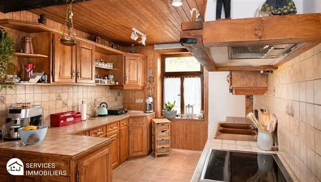 Familienhaus mit Terrasse, Garage, Nebengebäuden, selten!