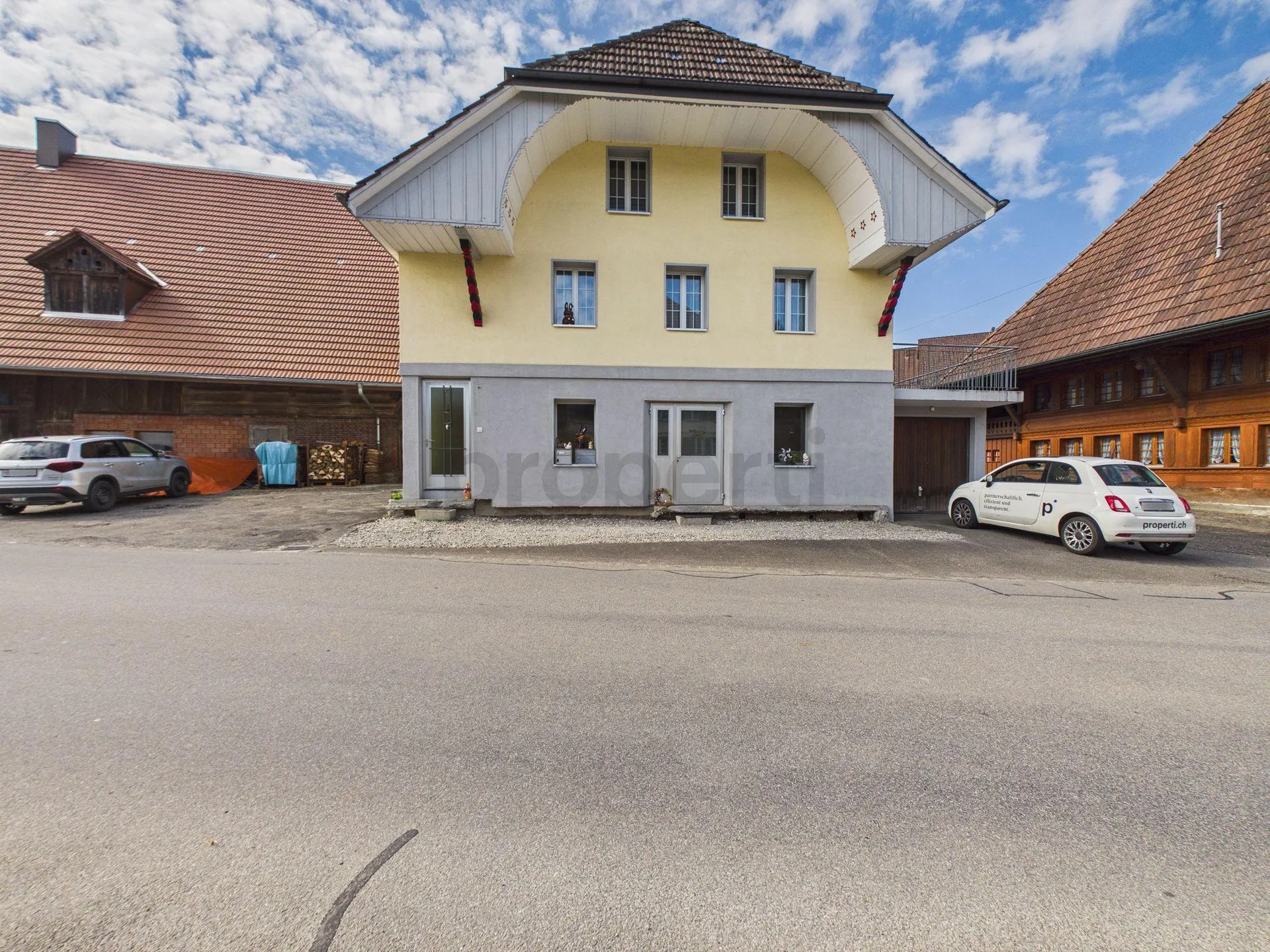 Hübsches Einfamilienhaus mit 2- und 1-Zimmer Wohnungen & Gewerbe mit traditionellem Charme perfekt für Familien