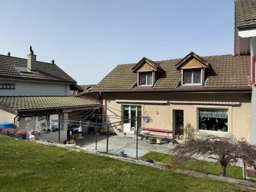 4.5-Zimmer-Doppel-Einfamilienhaus-Hälfte auf aussergewöhnlich gross...