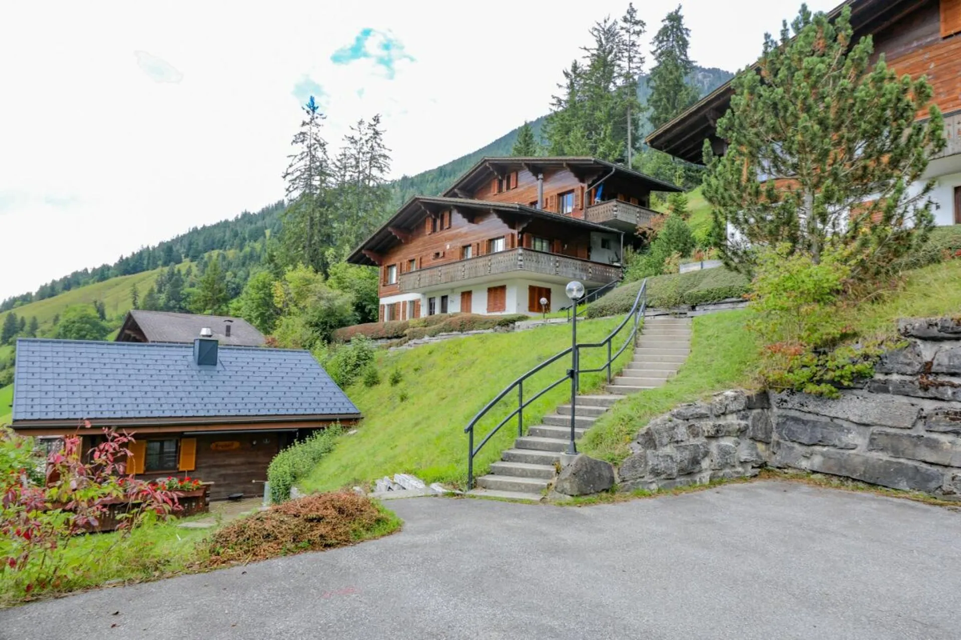 Praktische 2- Zimmerwohnung an erhöhter Lage mit wunderschöner Aussicht