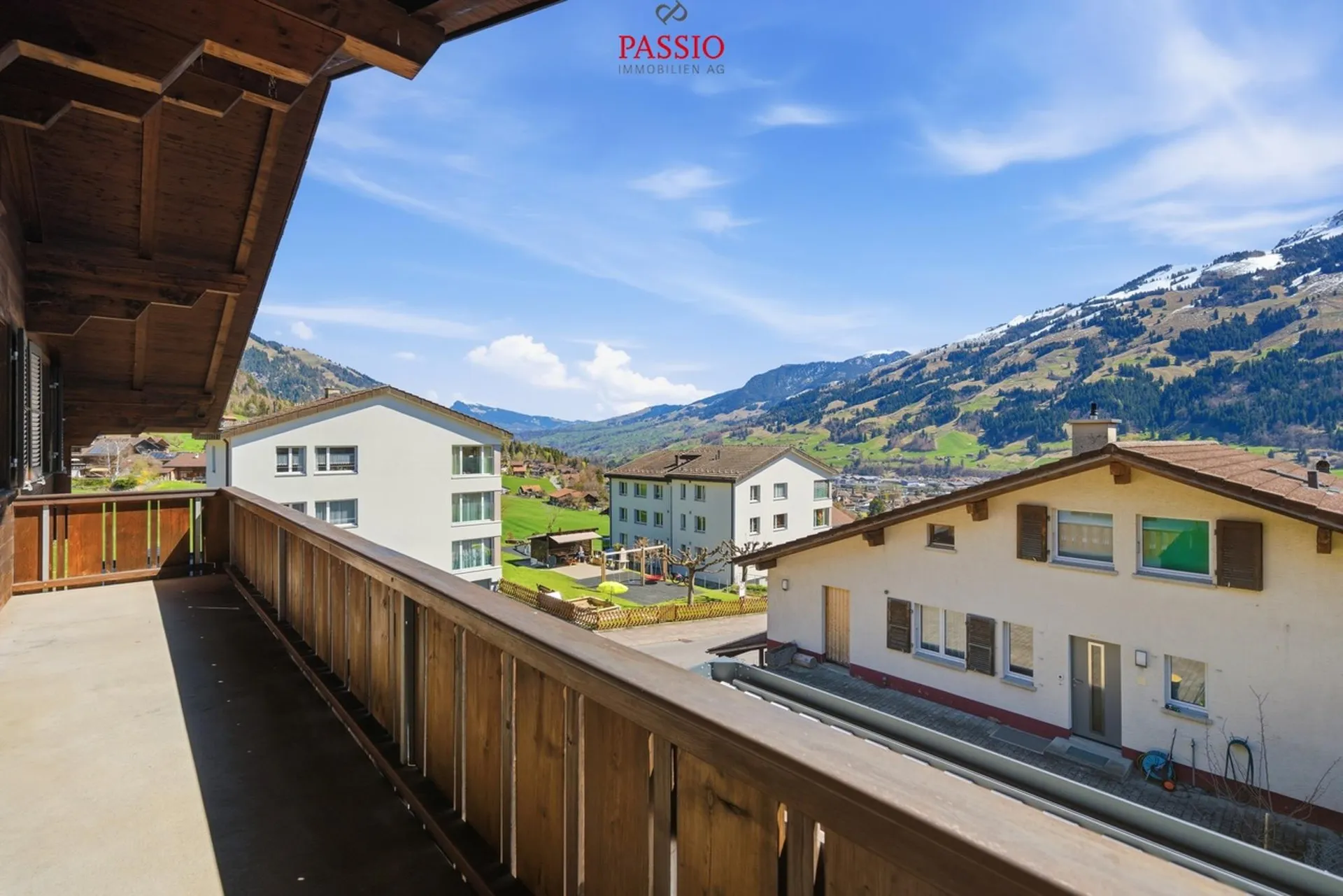 Grosszügige 5-Zimmer-Wohnung mit Alpensicht und privatem Garten