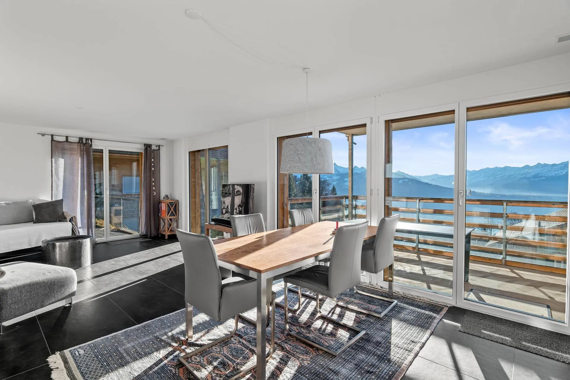 MODERNE WOHNUNG IN BEATENBERG MIT PANORAMAAUSSICHT