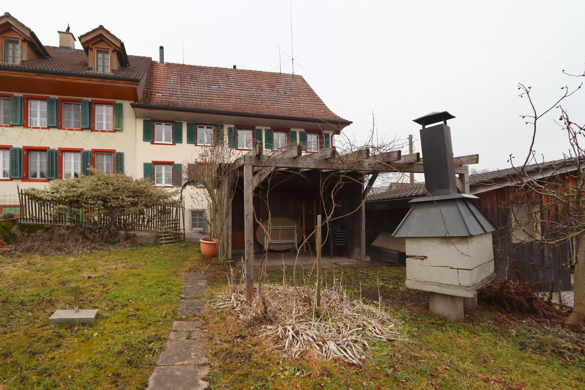 Charmantes Altbauhaus mit viel Platz und besonderem Wohncharakter an ruhiger Lage
