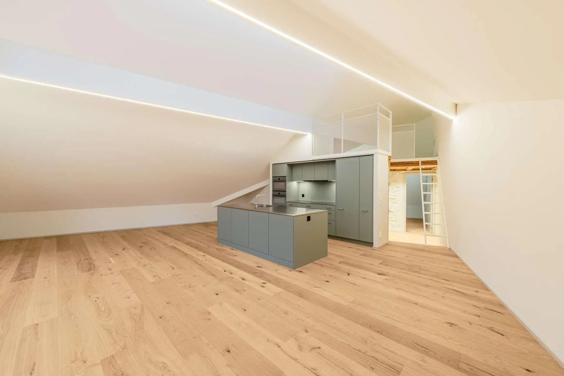 Elegante Penthouse-Wohnung in Lugano-Porza mit privatem Garten & Bl...
