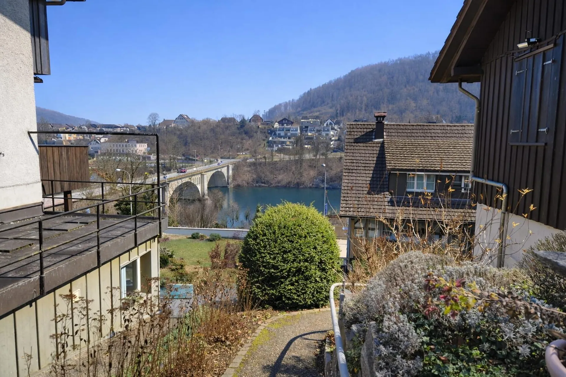 Mit grossem Garten und Rheinblick
