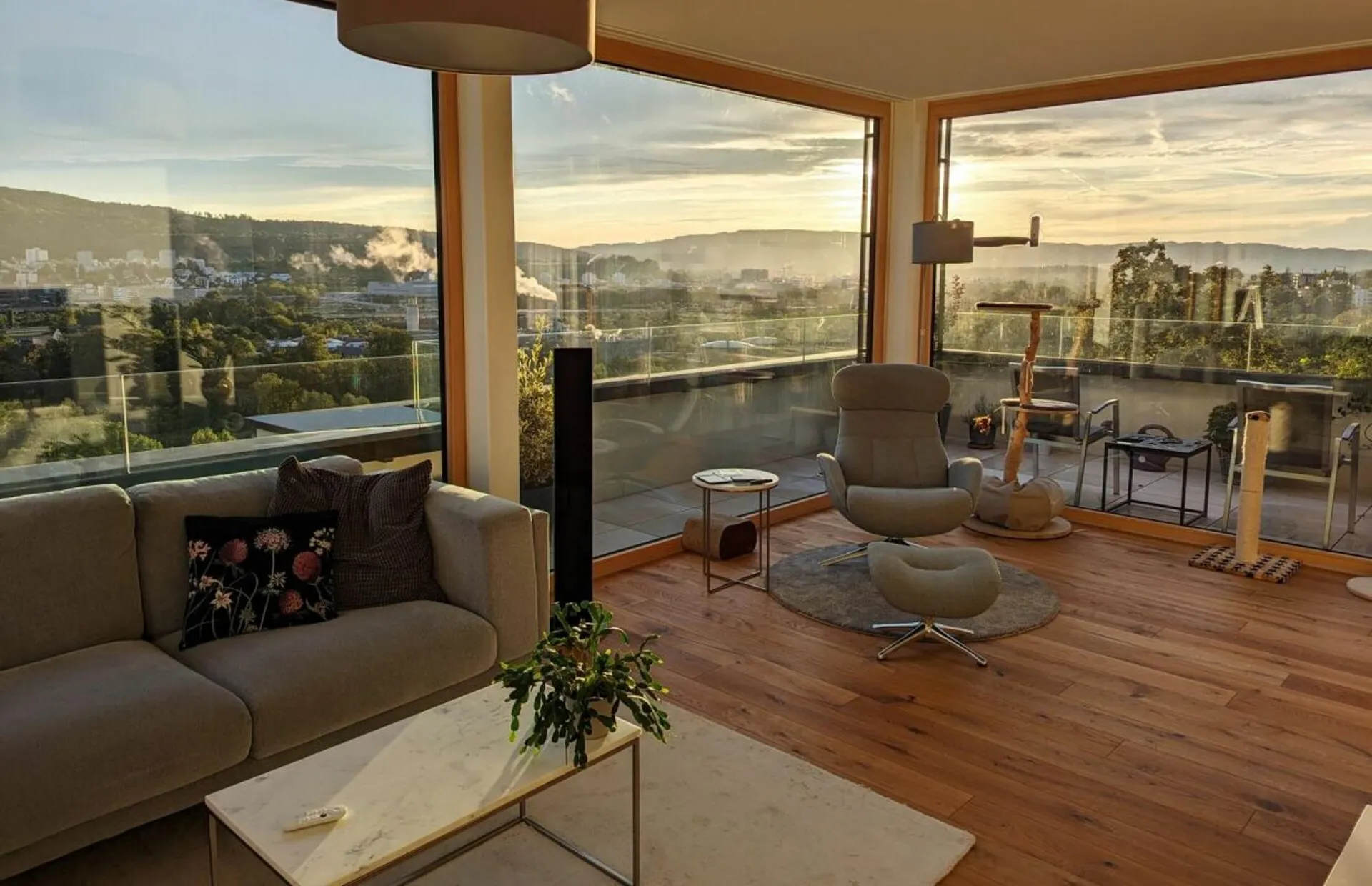 Exklusive Attikawohnung mit Panoramablick auf die Stadt! 189 M2