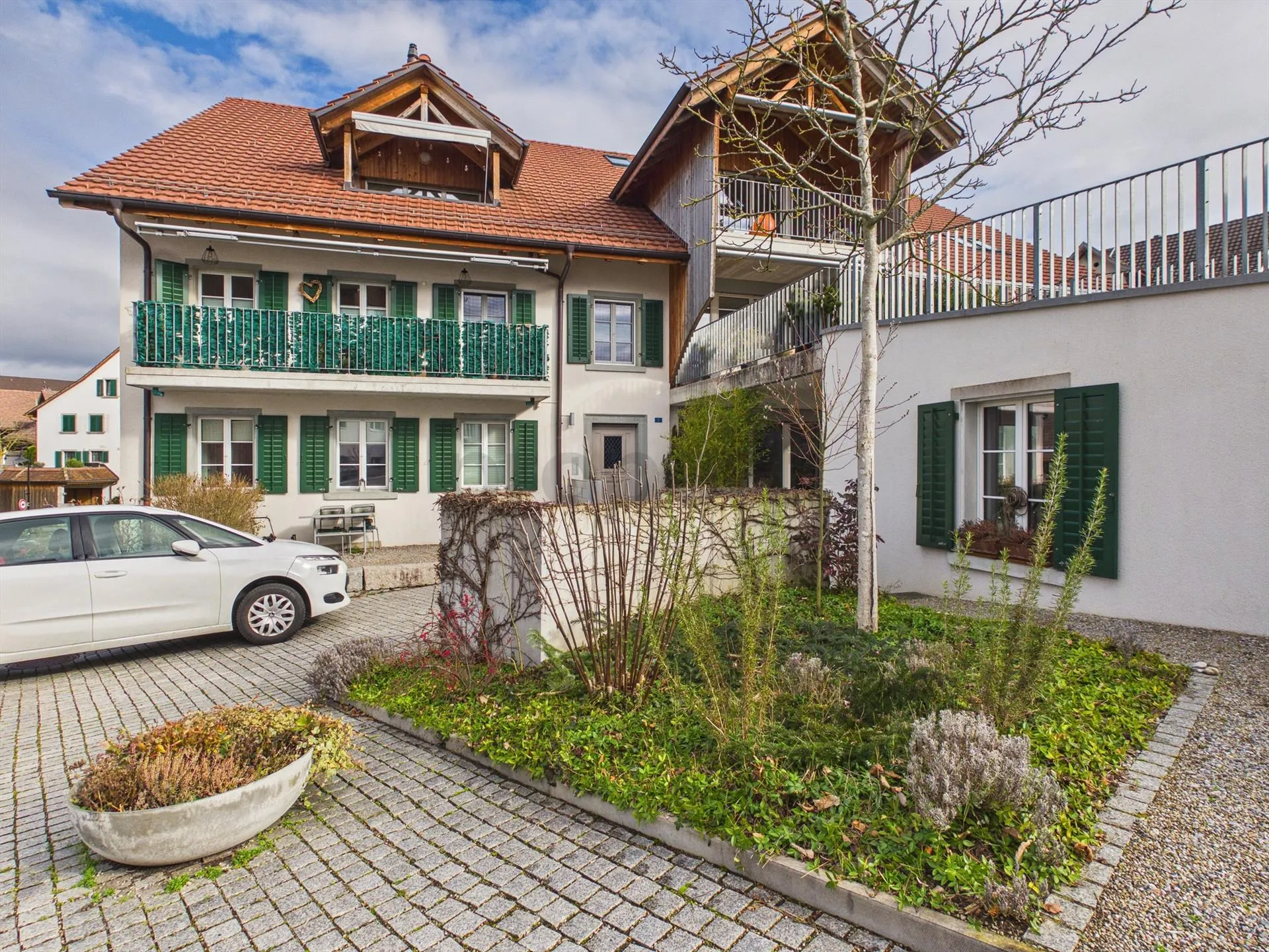 Moderne 3.5-Zimmer-Maisonette mit schönem Ausblick