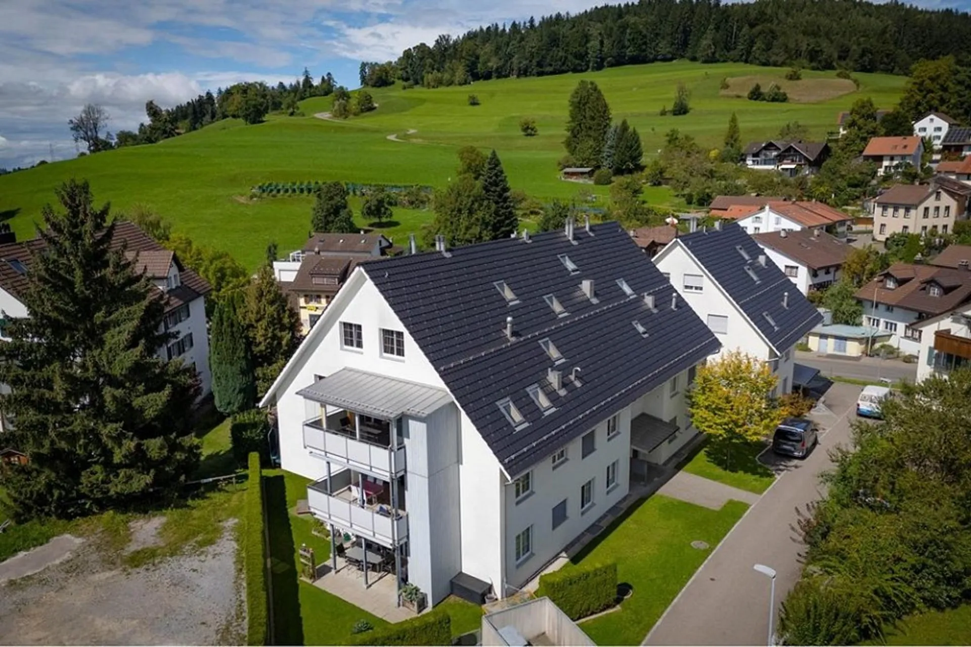Gepflegte, grosszügige Dachwohnung