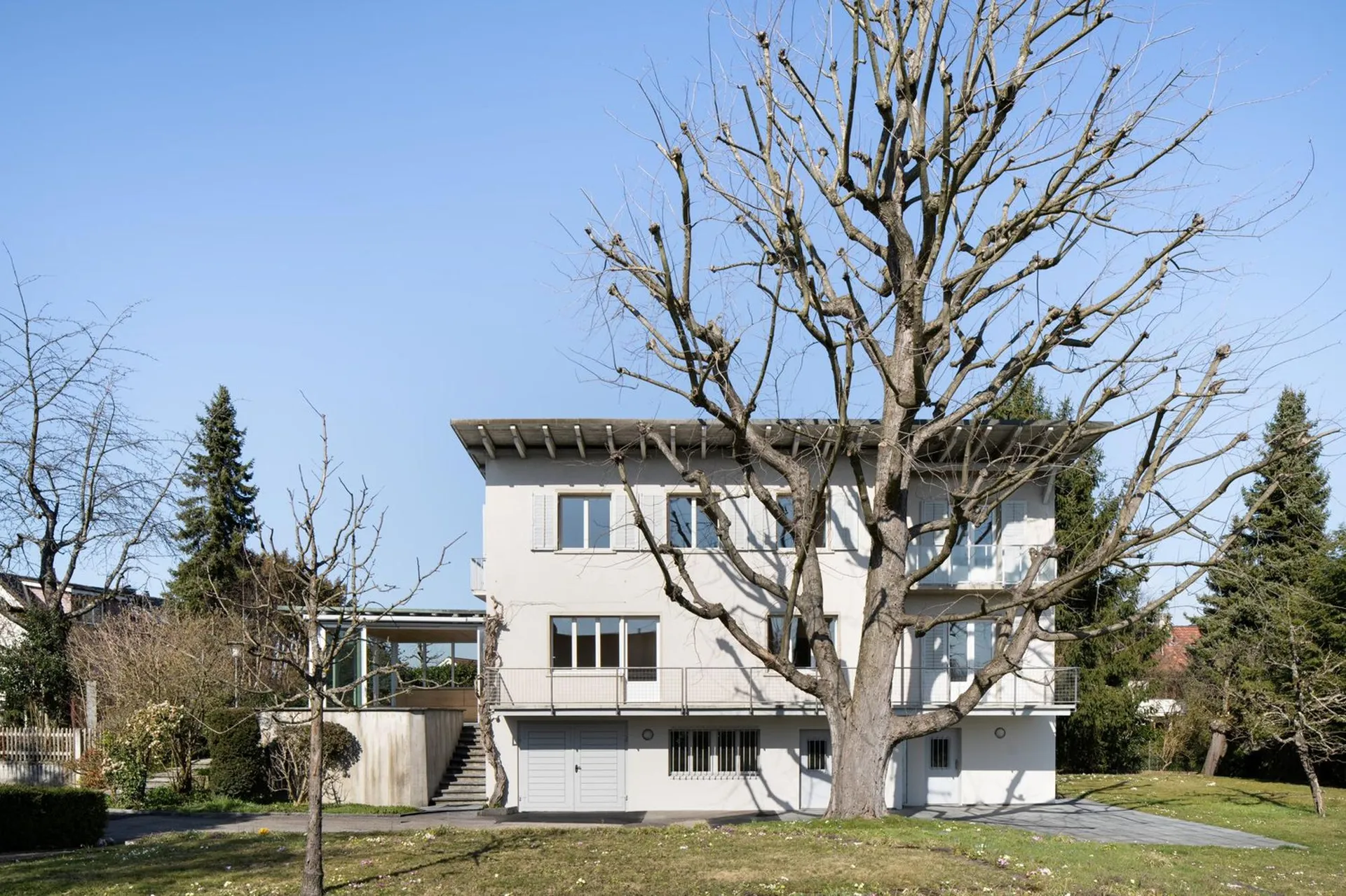 Freistehendes Einfamilienhaus mit Garten auf dem Bruderholz