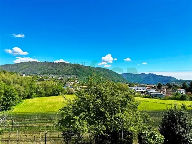 Geräumige Villa mit Swimmingpool und schönem Panoramablick auf die Weinberge