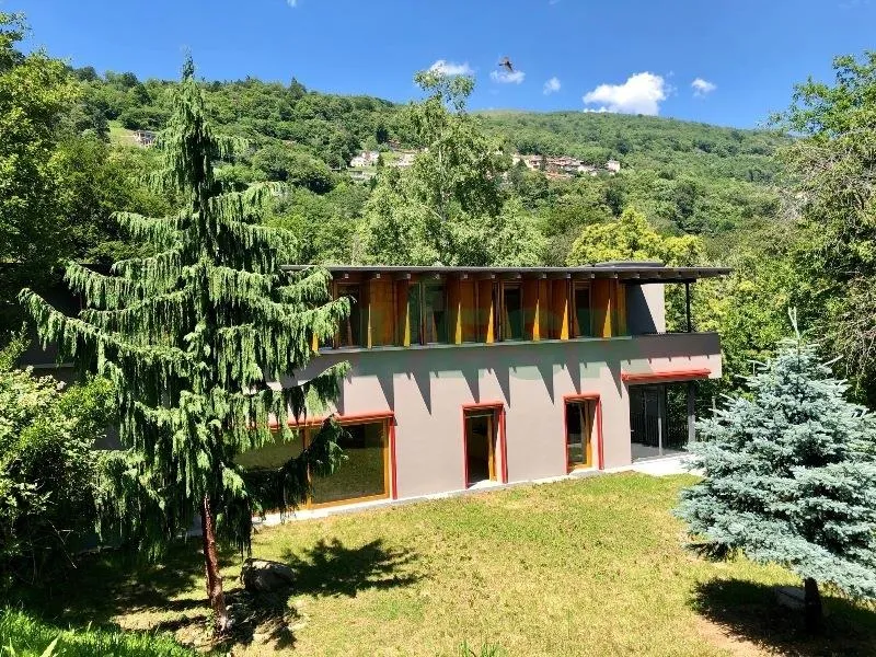 Confortevole e spaziosa villa moderna in posizione idilliaca