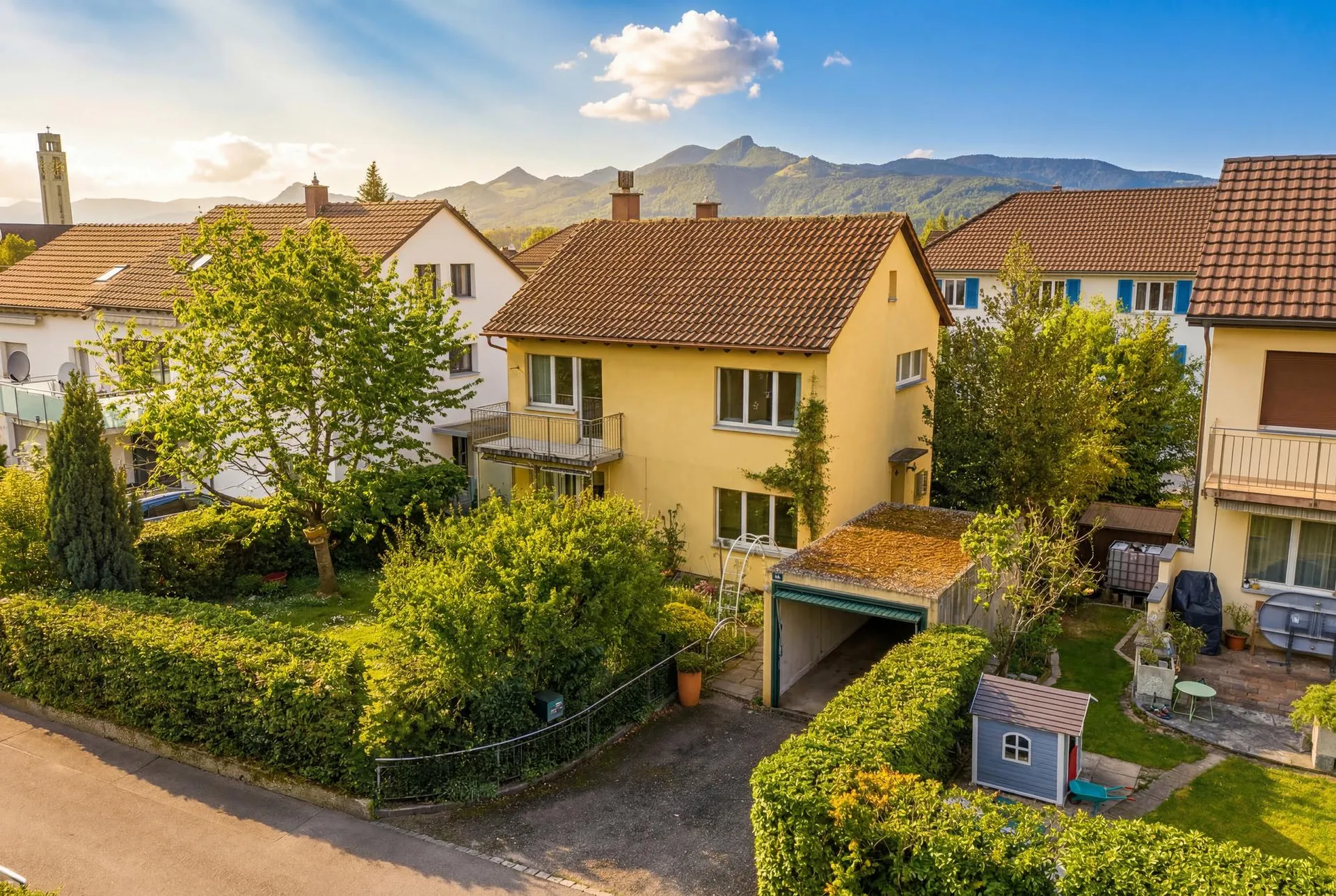 STADTNÄHE TRIFFT RUHE EINFAMILIENHAUS MIT ENTWICKLUNGSPOTENZIAL IN OLTEN