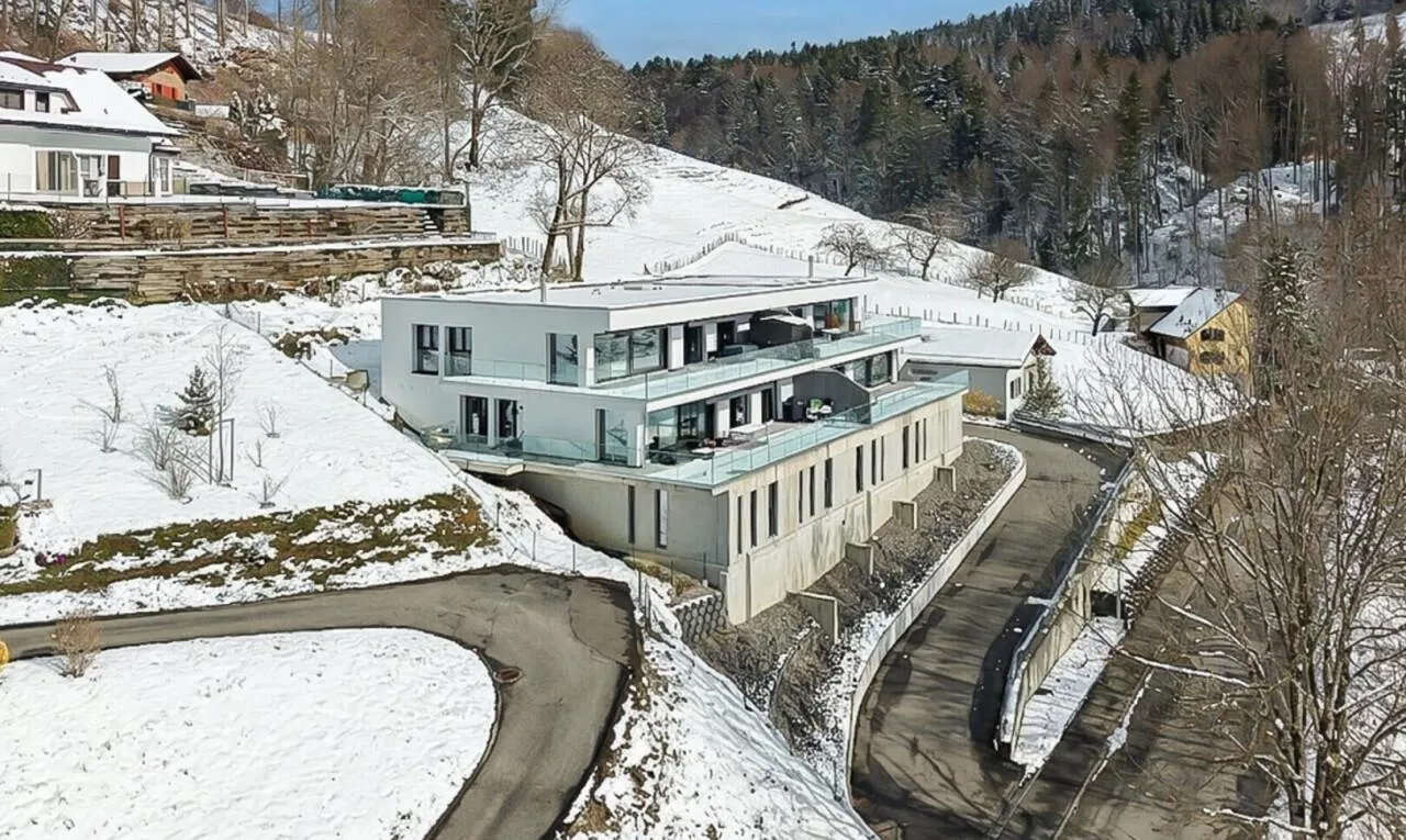 Wohnen mit Aussicht stilvolle Terrassenwohnung in Plasselb