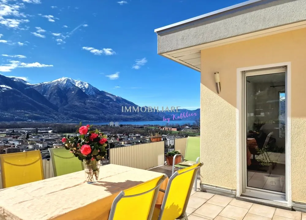 Ferienwohnung mit fantastischem Weitblick, Kamin, Garten und Garage