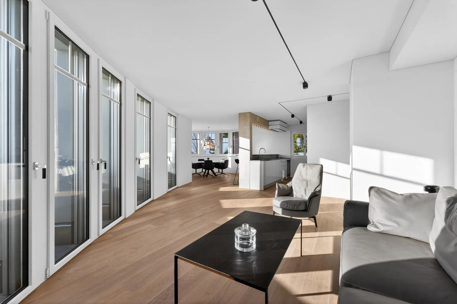 Exklusive, möblierte 3.5-Zimmer-Wohnung am Zürichberg mit Seesicht