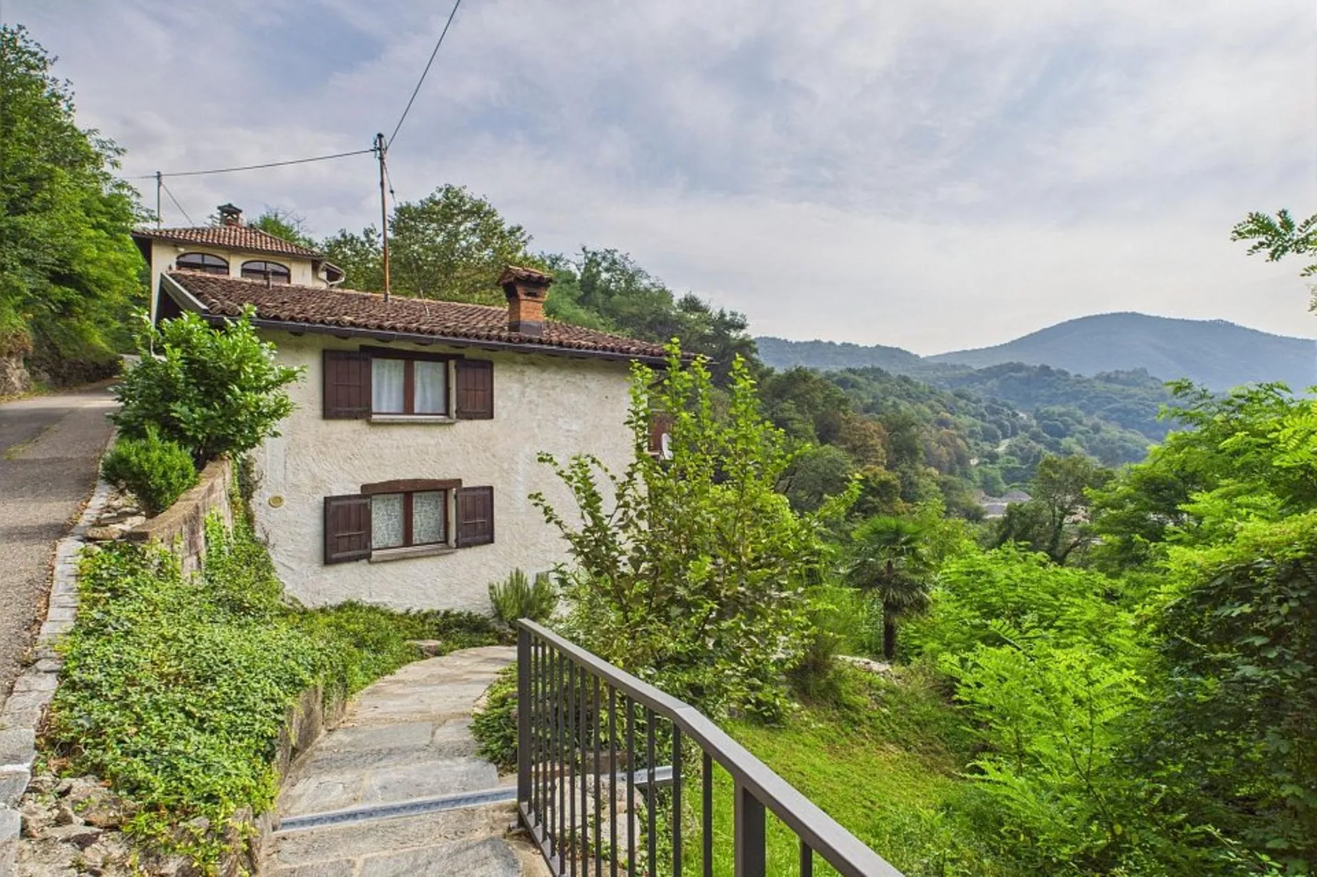 Carina casa di vacanze nel verde del Malcantone