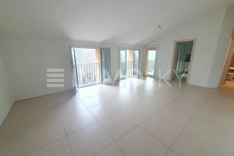 Elegante appartamento con balcone panoramico