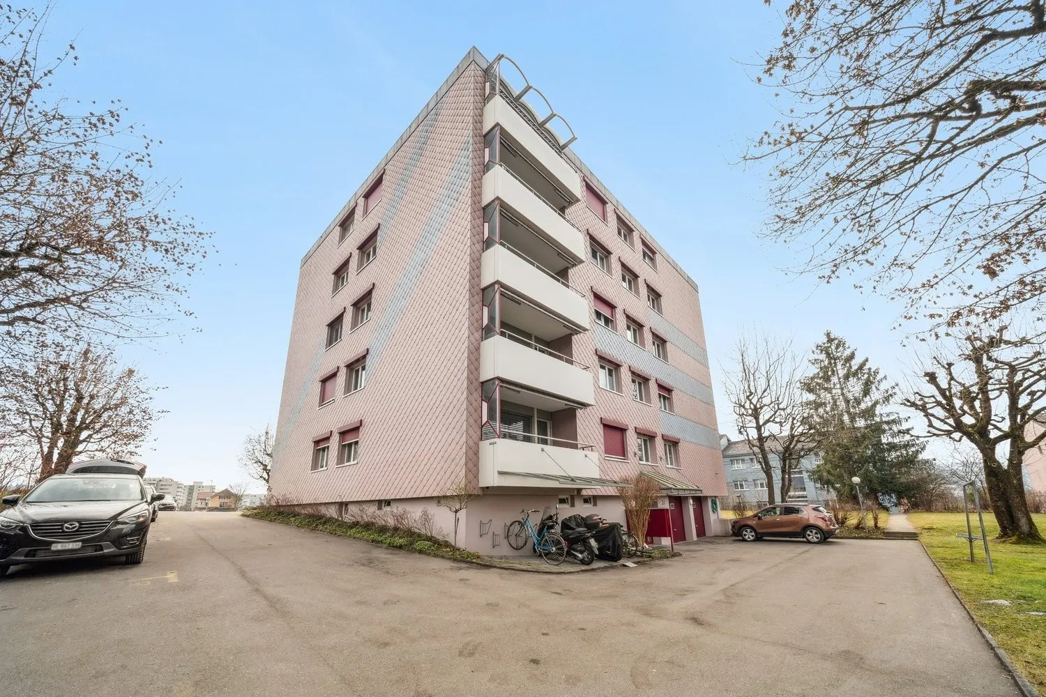 Attraktive 5.5-Zimmer-Erdgeschosswohnung