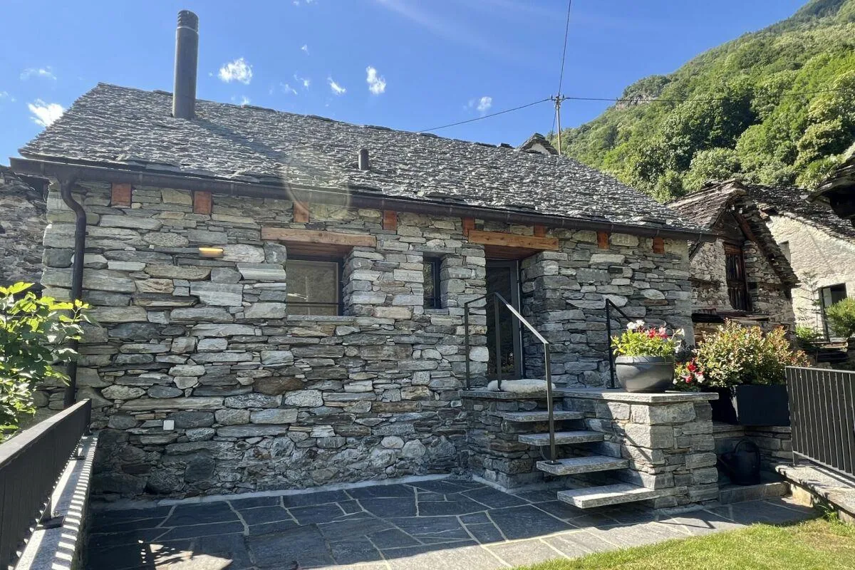 Top neugebautes Rustico mit kleinem Garten -  Erstbezug