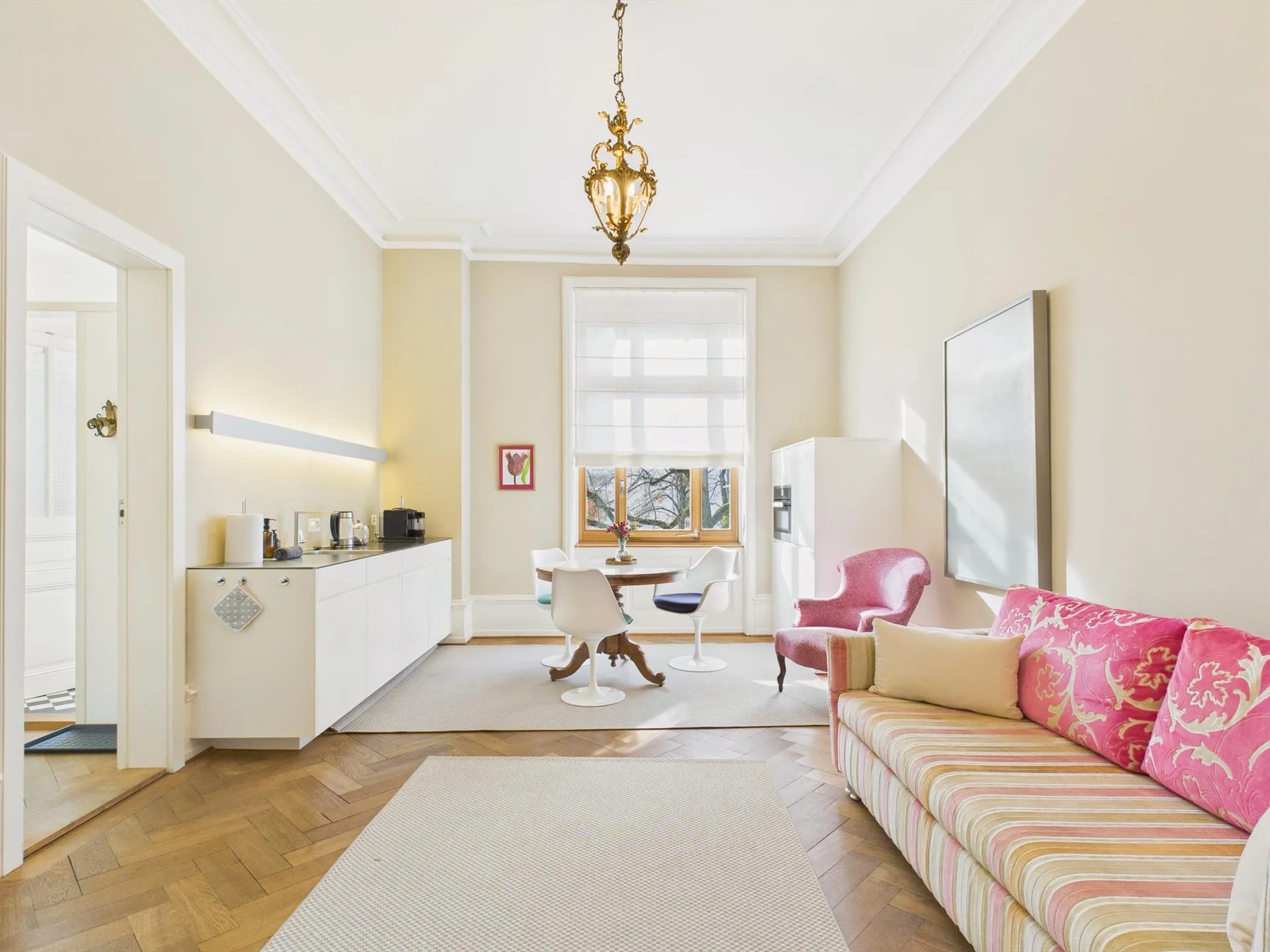 Elegant 2.5-Room Apartment in a Historic Jugendstil Villa in Basel