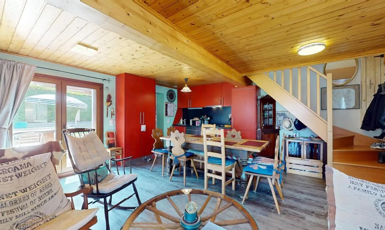 Exclusif: Chalet rénové au centre du village avec 3.5 pièces et studio