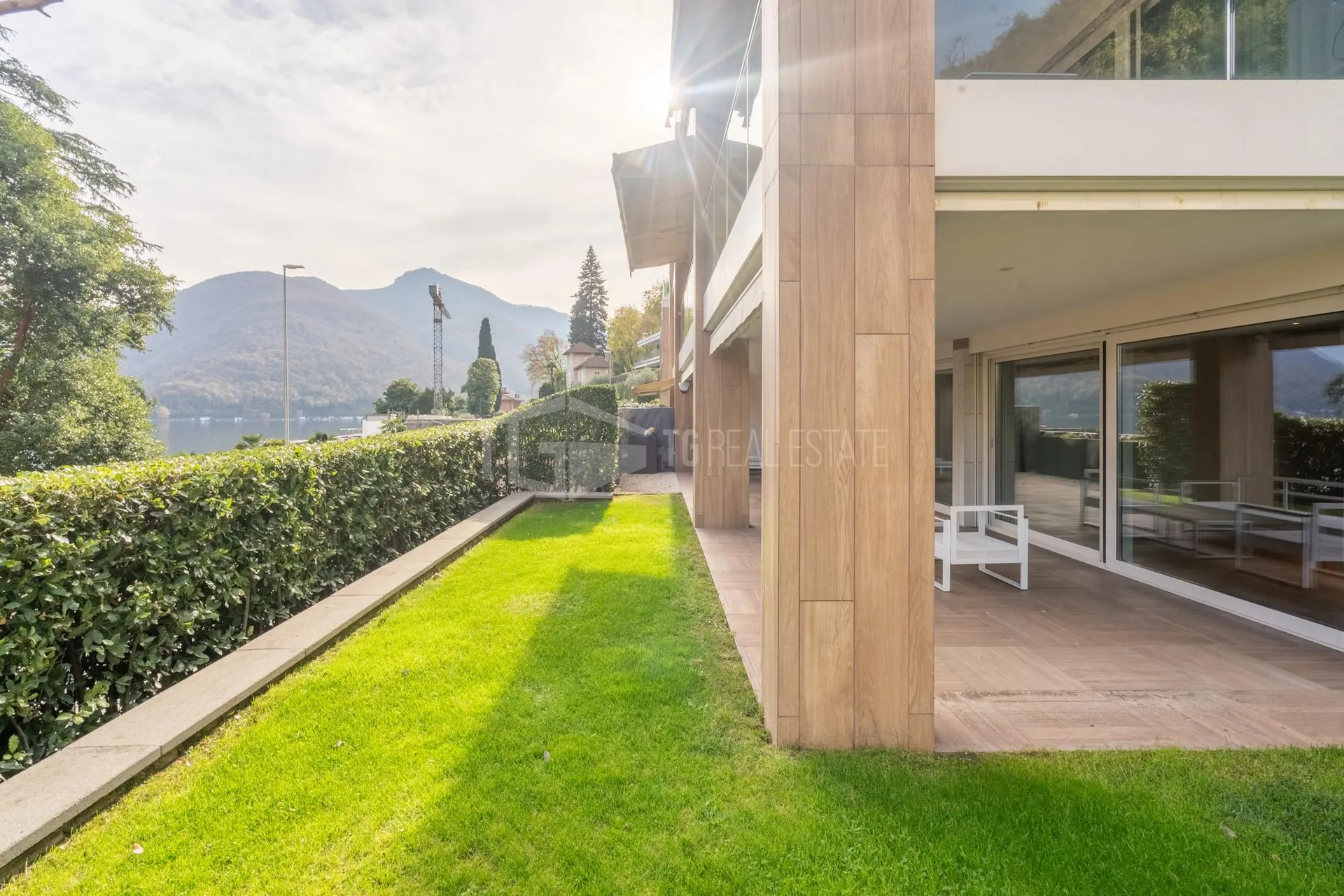 PIACEVOLE APPARTAMENTO DI 6.5 LOCALI CON GIARDINO PRIVATO