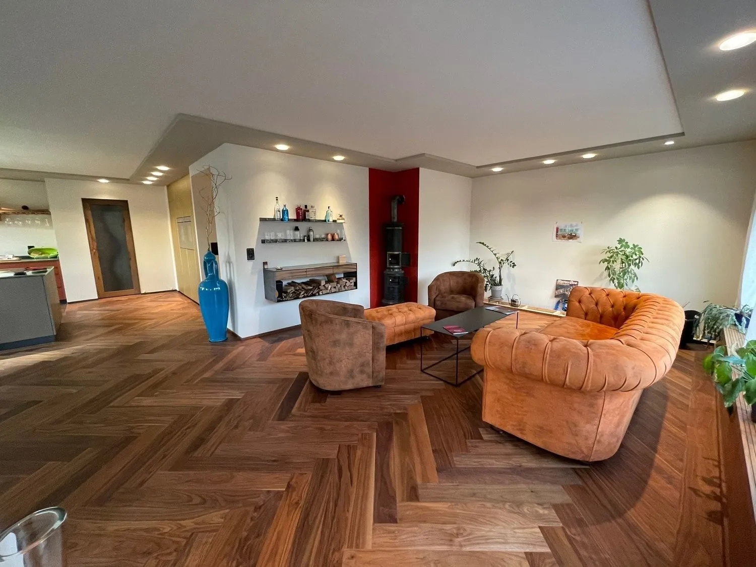 4 ZIMMER-HAUS IN KLEINANDELFINGEN (ZH), MÖBLIERT, TEMPORÄR