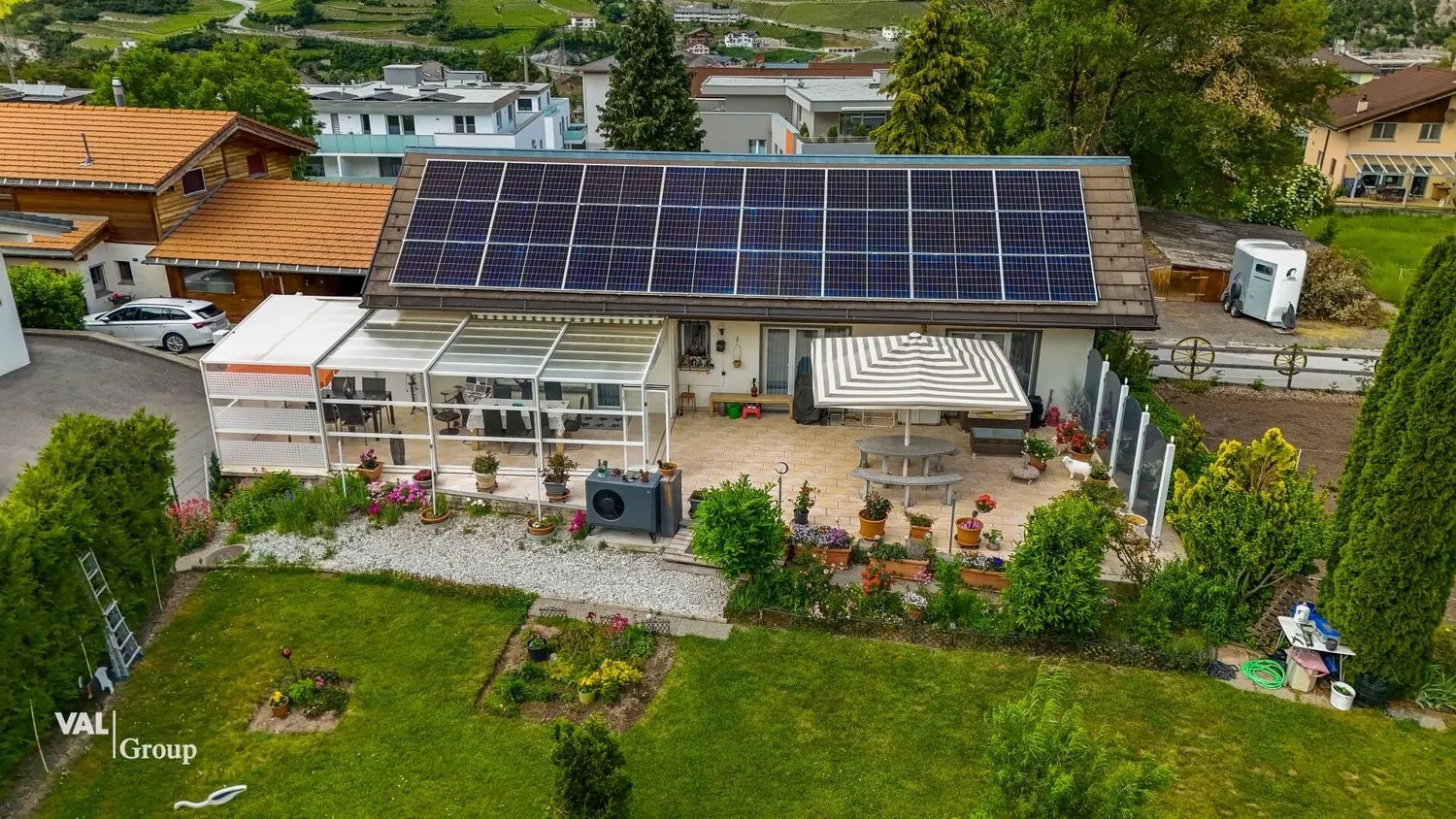 Ein Zuhause zum Wohlfühlen - mit Wintergarten, sonnigem Aussensitzplatz und Bauparzelle