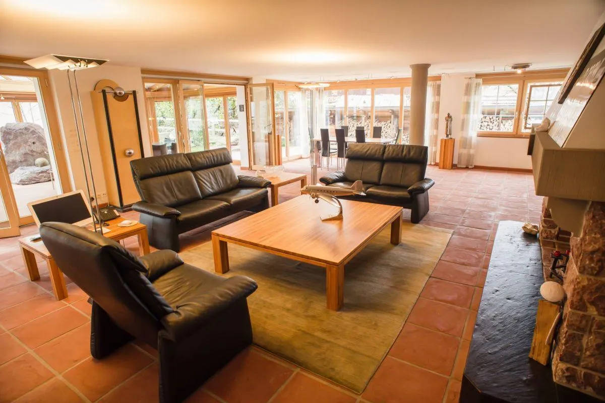 Landvilla mit Wellnessoase und grossem Grundstück