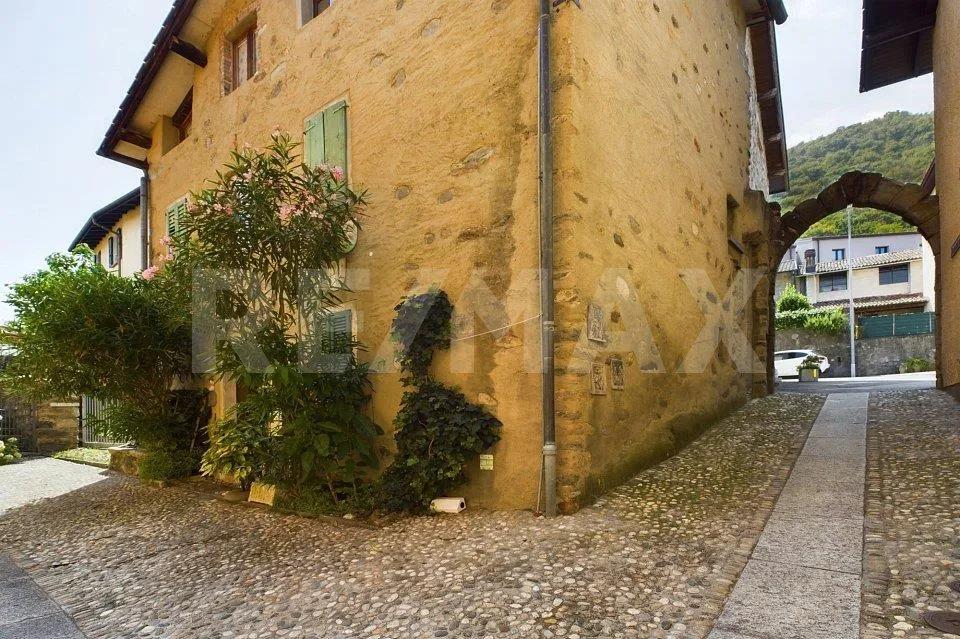 Incantevole casa ticinese in stile storico con un tocco mediterraneo