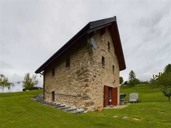 Vendesi affascinante casa unifamiliare con vista mozzafiato con 6 locali a Dalpe