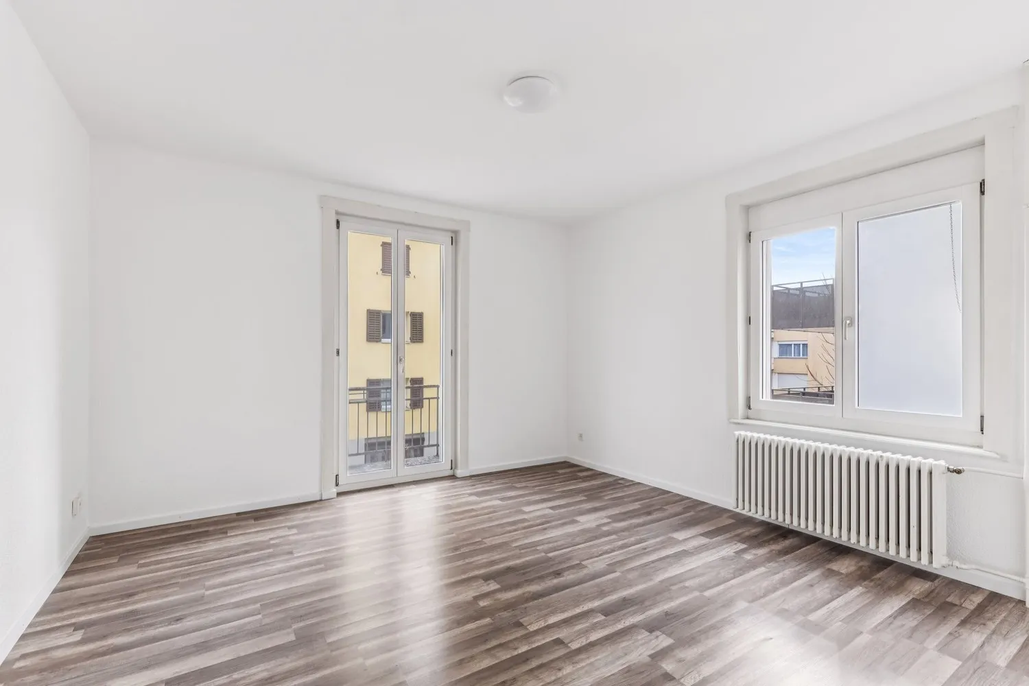 Neu renovierte 3-Zimmer-Wohnung mit Balkon im 1. Stock – 8052 Zürich