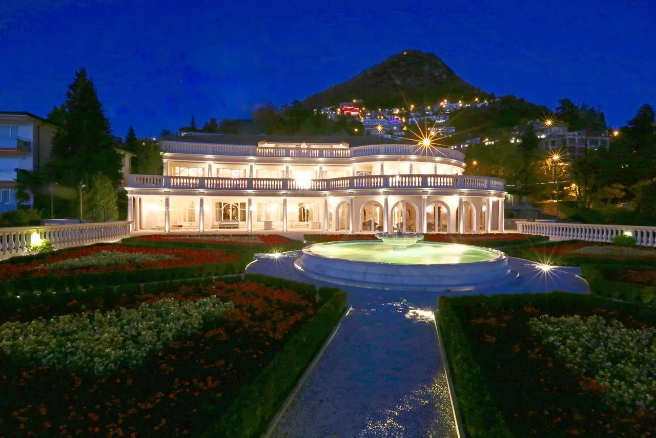 Maestosa Villa di Lusso con Vista sul lago di Lugano e Monti