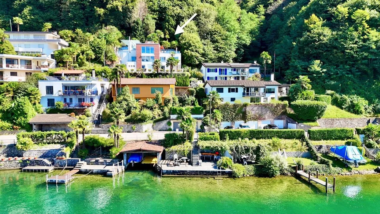 Luminosa Villa con Giardino, Piscina e Vista sul Lago di Lugano