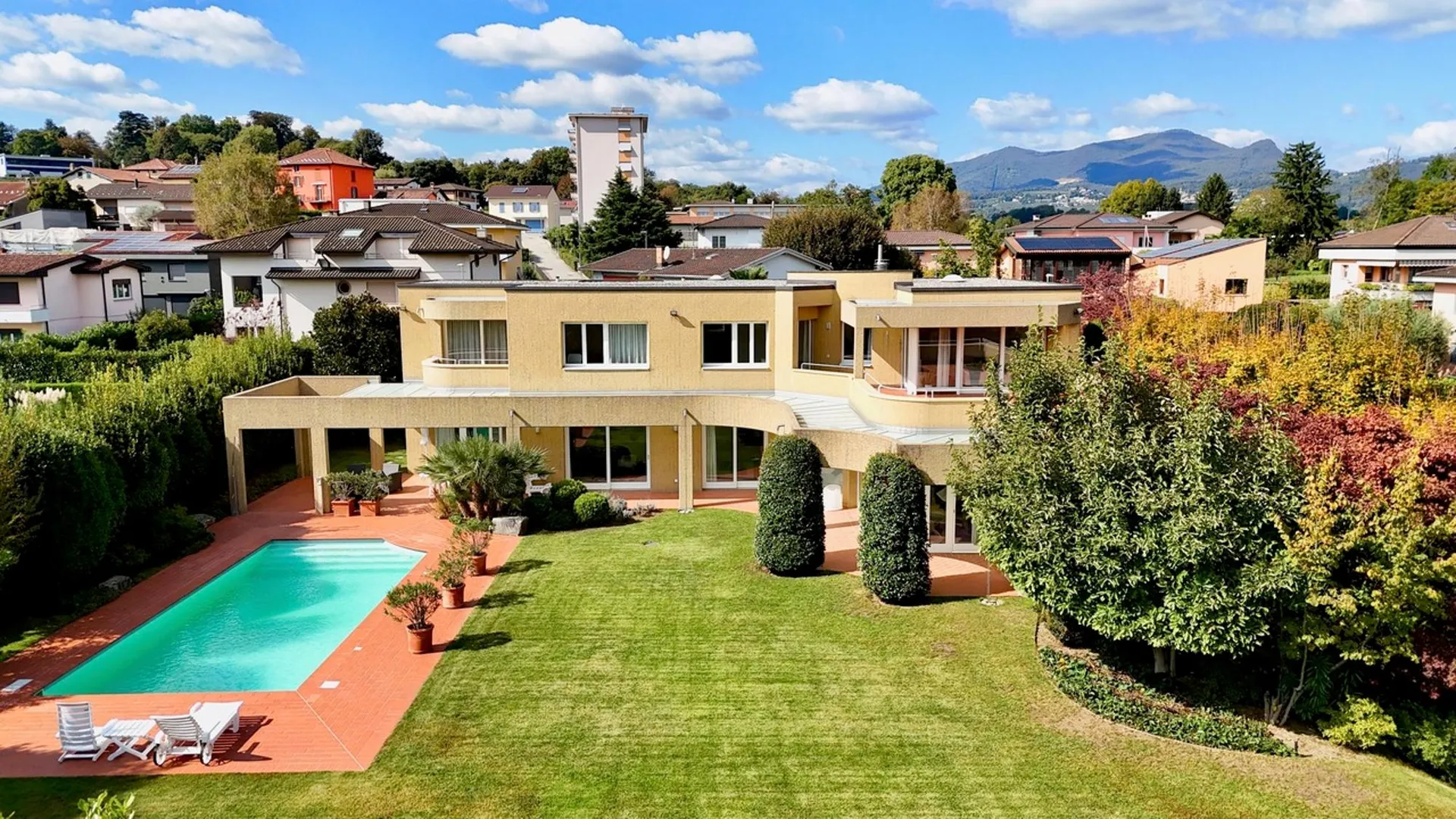 Villa Esclusiva d'Autore: ideale per Rappresentanza o Famiglie