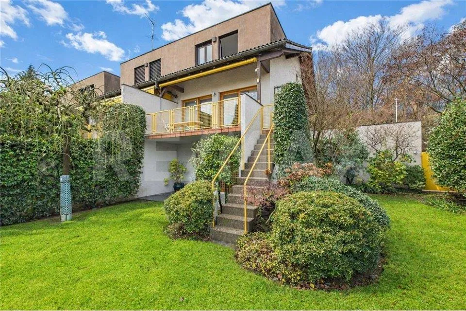 Casa a schiera immersa nel verde - ideale per famiglie